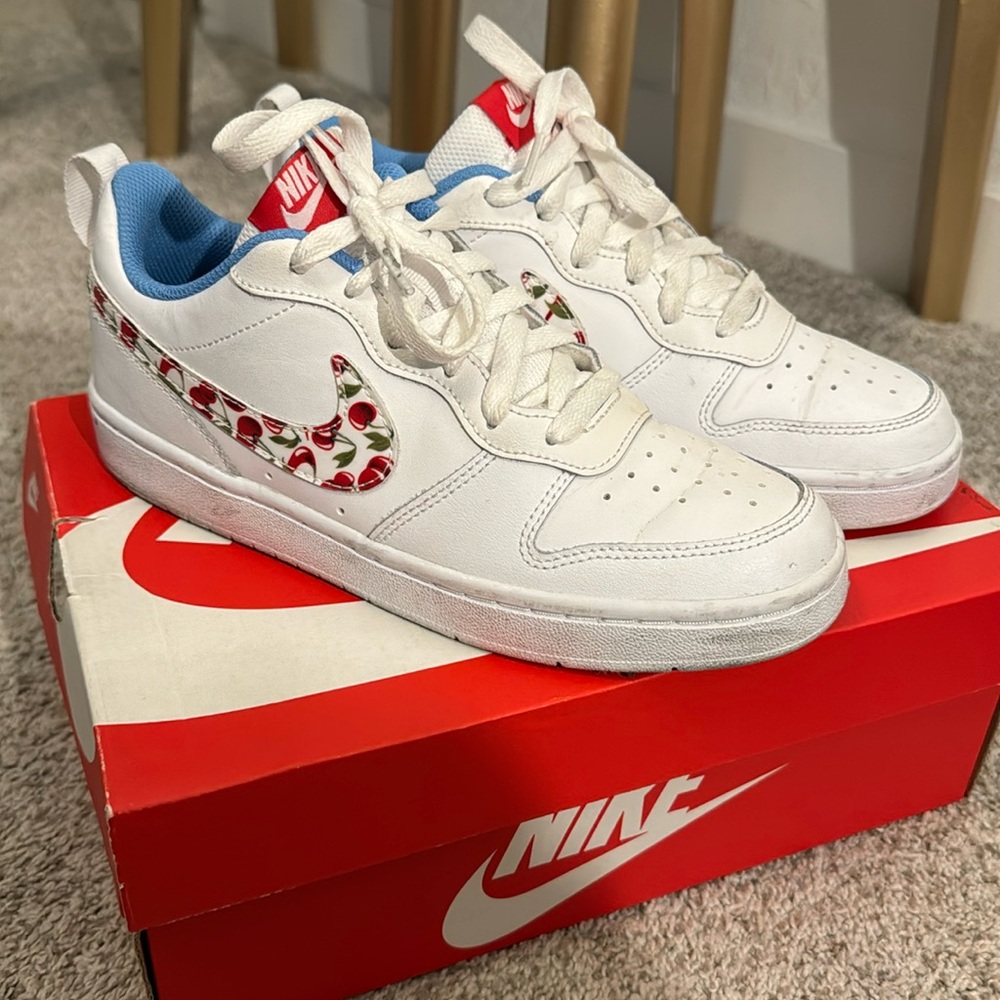 Nike Cherry Court